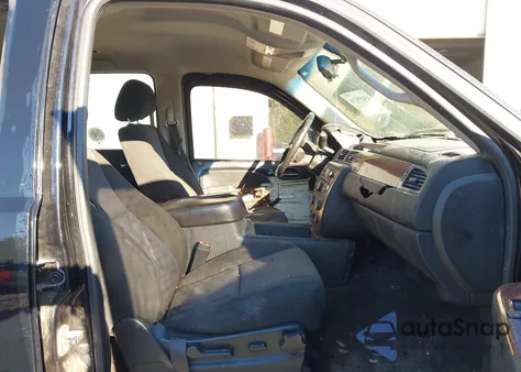 2011 Chevrolet Tahoe Ls z USA, uszkodzony, nr VIN 1GNSCAE02BR101920